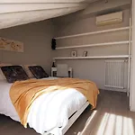 White Note Apartment