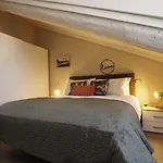 White Note Apartment